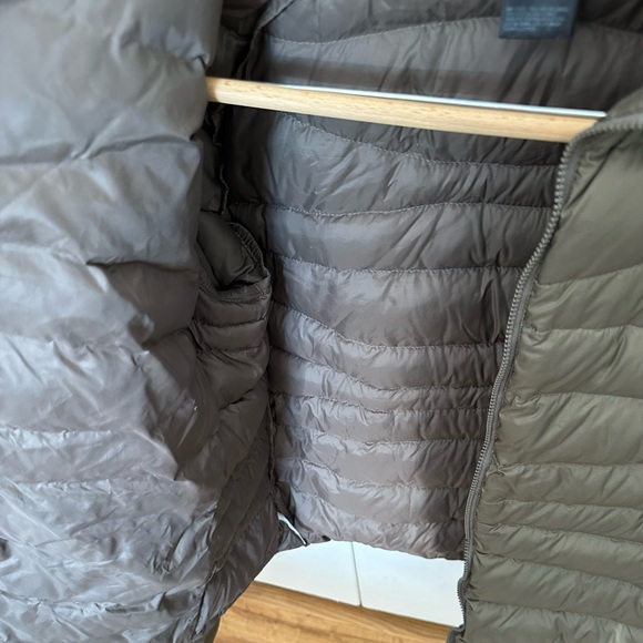 North Face women’s medium lightweight down jacket - Picture 4 of 7